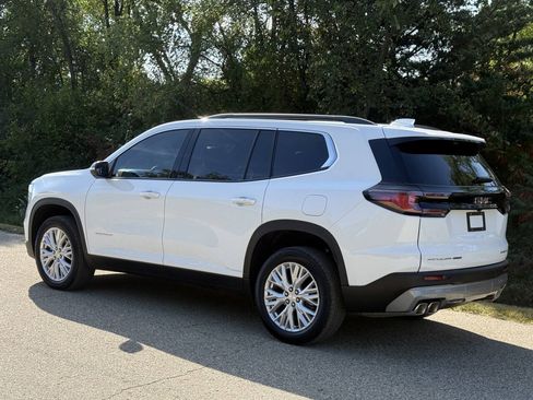 Used 2026 GMC Acadia Elevation w/ Elevation Premium Package AWD/4WD image 6