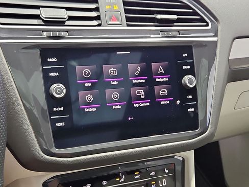 Certified 2024 Volkswagen Tiguan SE R-Line w/ MDO Package, Three-Row FWD image 19