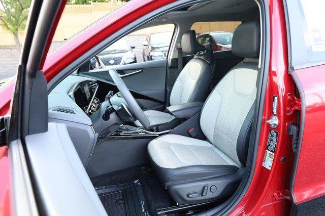 Used 2024 Kia Niro SX Touring FWD image 8
