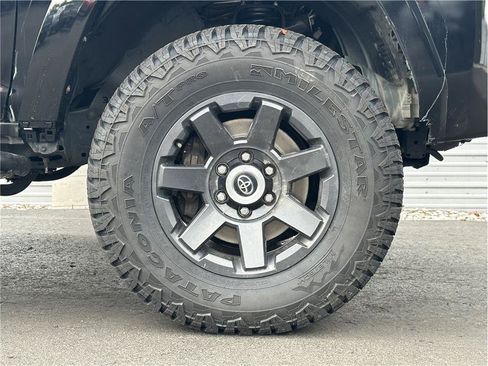 Used 2015 Toyota 4Runner SR5 AWD/4WD image 32