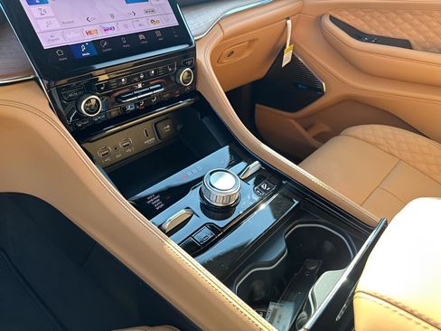 New 2025 Jeep Grand Cherokee Summit image 37