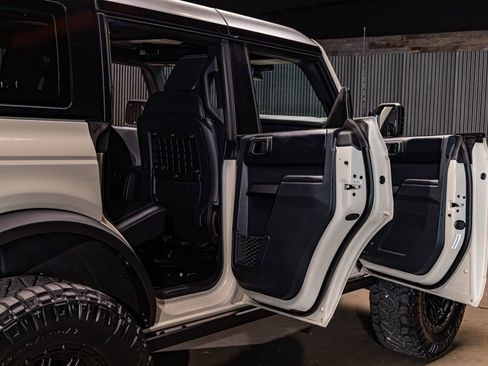 Used 2025 Ford Bronco Badlands image 28