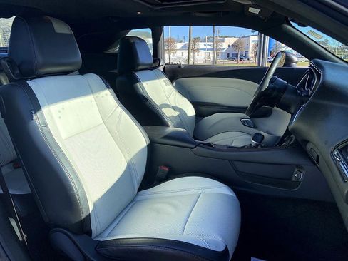 Used 2015 Dodge Challenger R/T Plus image 17