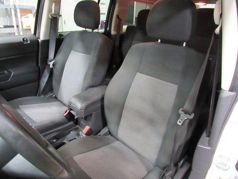 Used 2014 Jeep Patriot Latitude w/ Sun/Sound Group image 15