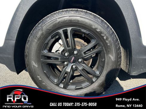 Used 2024 GMC Terrain AT4 w/ GMC Pro Grade Package AWD/4WD image 10