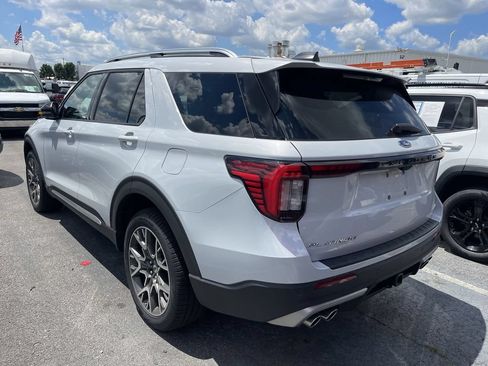 Used 2025 Ford Explorer Platinum w/ Ultimate Package AWD/4WD image 8