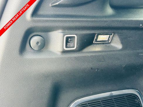 Used 2023 Jeep Grand Cherokee L Limited w/ Luxury Tech Group II image 15