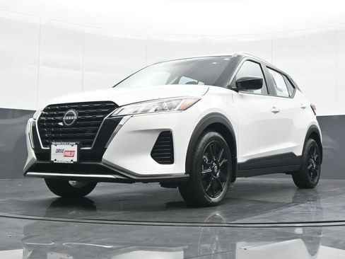 Used 2023 Nissan Kicks SV image 16