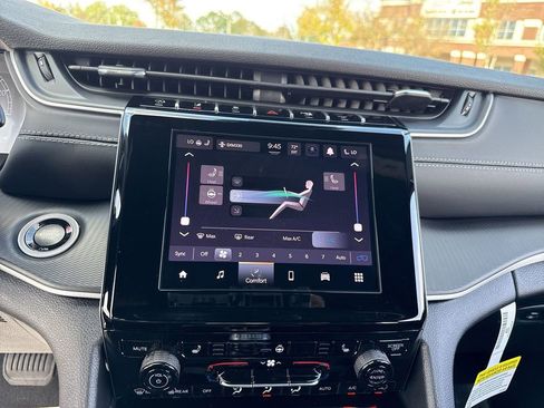 New 2025 Jeep Grand Cherokee Altitude image 21