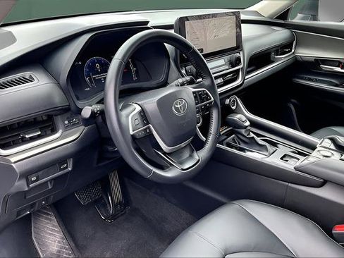 Used 2025 Toyota Grand Highlander XLE image 11