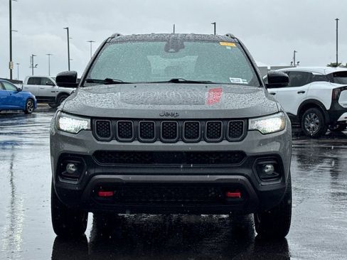 Used 2024 Jeep Compass Trailhawk AWD/4WD image 9