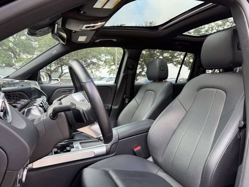 Used 2025 Mercedes-Benz GLB 250 image 7