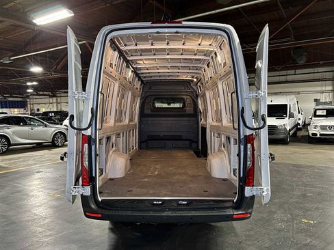 Used 2025 Mercedes-Benz Sprinter 2500 image 17