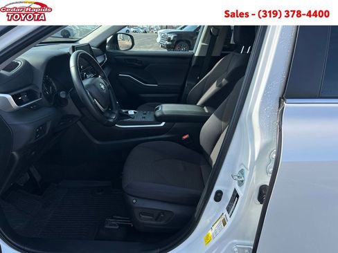 Certified 2023 Toyota Highlander LE image 11