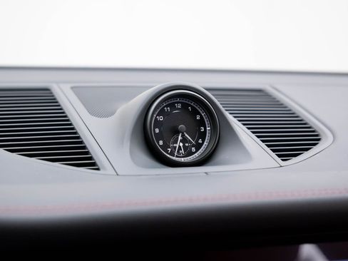 New 2026 Porsche Macan image 22