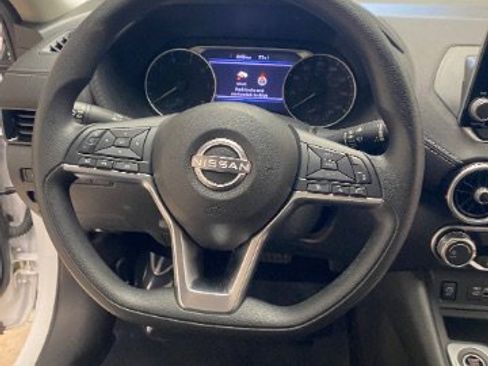 Used 2025 Nissan Sentra SV FWD image 25