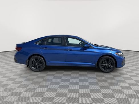 Used 2024 Volkswagen Jetta SE w/ Panoramic Sunroof Package FWD image 6