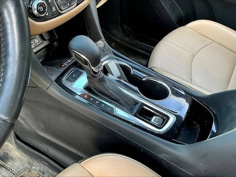Used 2022 Chevrolet Equinox Premier AWD/4WD image 16