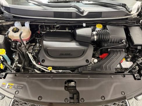 Used 2024 Chrysler Pacifica Limited FWD image 47