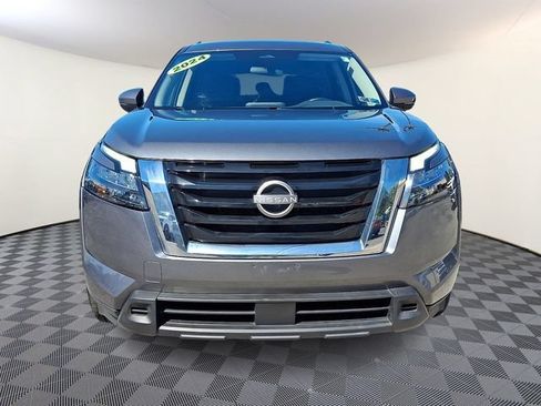 Used 2024 Nissan Pathfinder SV FWD image 2