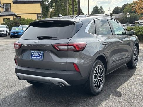 New 2025 Ford Escape SE image 3