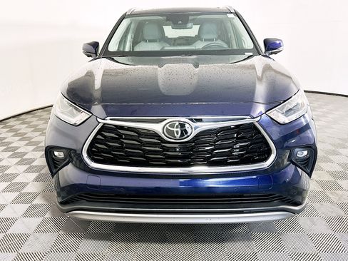 Used 2024 Toyota Highlander Platinum FWD image 8