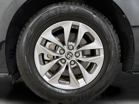 Used 2021 Toyota Sienna XLE image 22