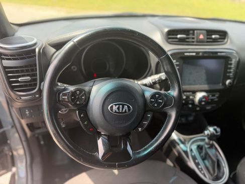 Used 2015 Kia Soul ! w/ Sun & Sound Package FWD image 11