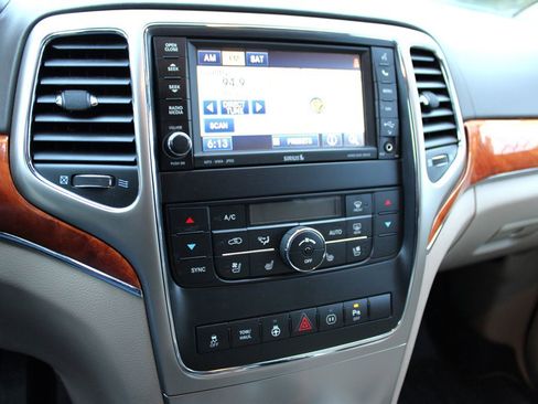 Used 2012 Jeep Grand Cherokee Overland image 28