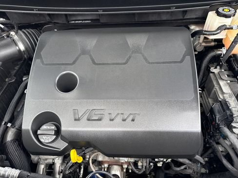 Used 2023 Chevrolet Traverse LT AWD/4WD image 41