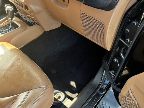 Used 2015 Jeep Wrangler Unlimited Sahara w/ Connectivity Group AWD/4WD image 15