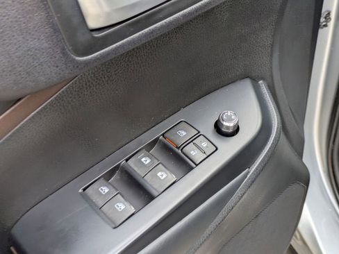 Used 2015 Toyota Highlander XLE image 12