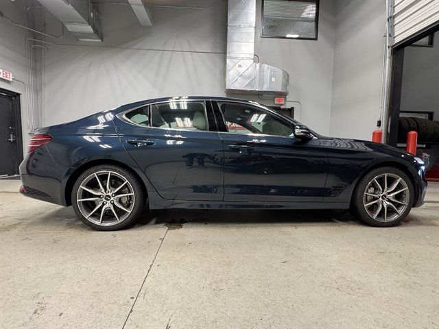 Used 2024 Genesis G70 2.5T AWD/4WD image 9