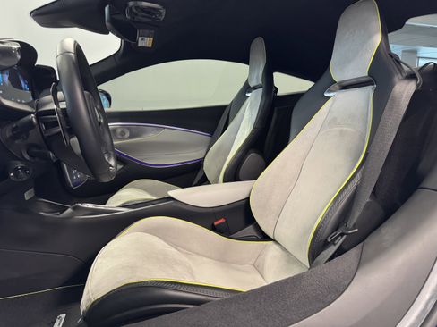 Used 2023 McLaren Artura image 9