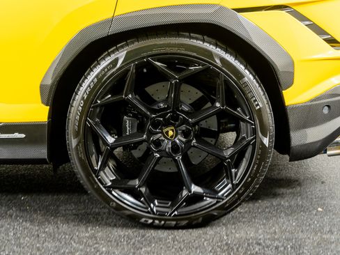Used 2023 Lamborghini Urus Performante image 18