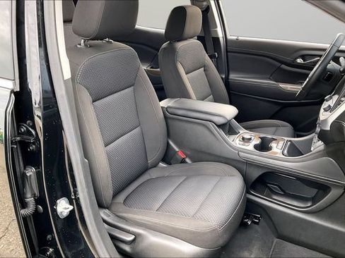 Used 2023 GMC Acadia SLE w/ Driver Convenience Package FWD image 7