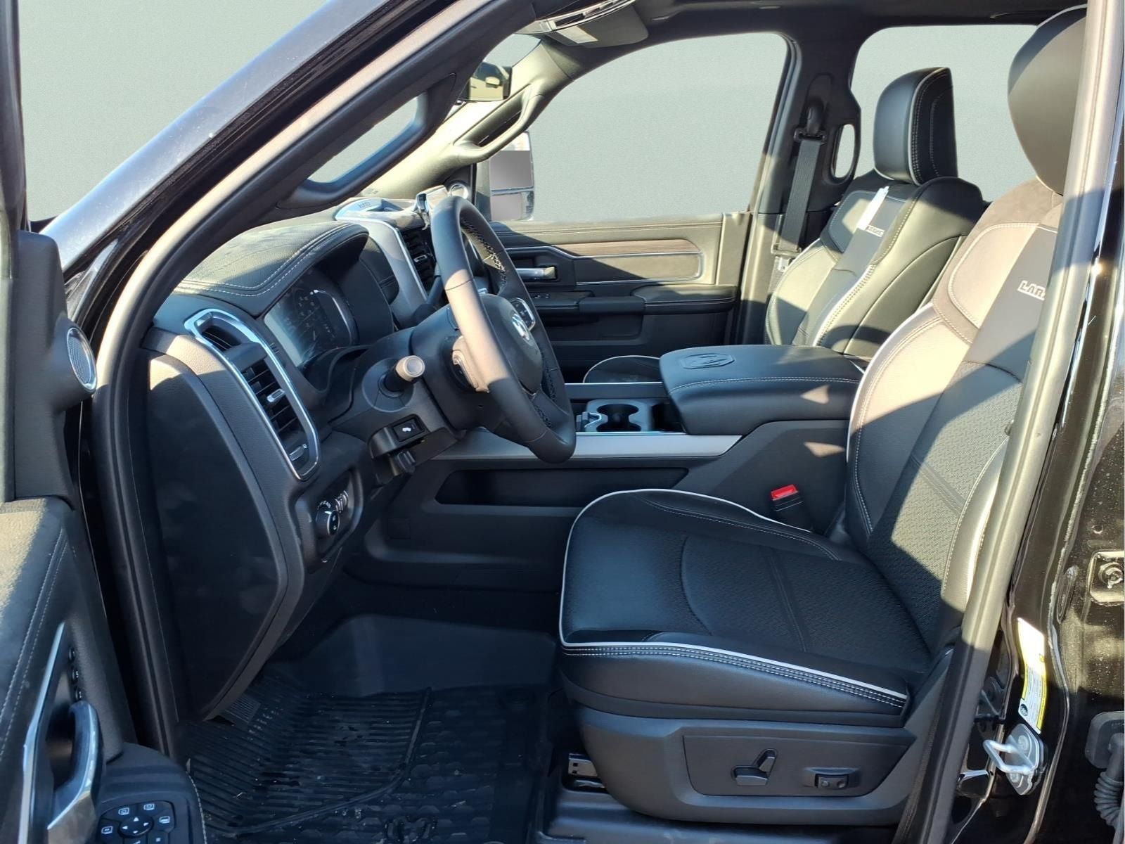 Used 2025 RAM 3500 Laramie AWD/4WD image 18