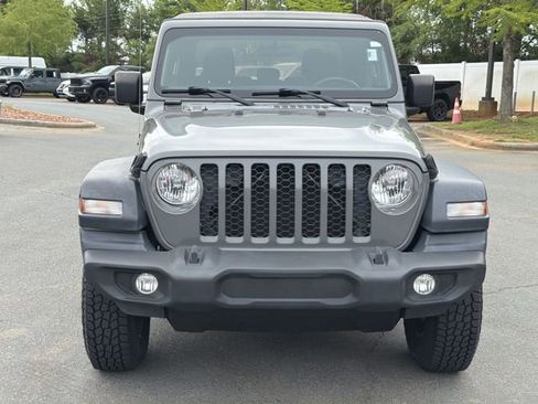 Used 2020 Jeep Gladiator Sport AWD/4WD image 16