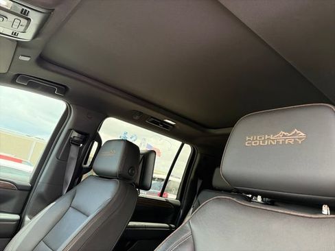 Used 2023 Chevrolet Suburban High Country w/ Advanced Technology Package AWD/4WD image 8