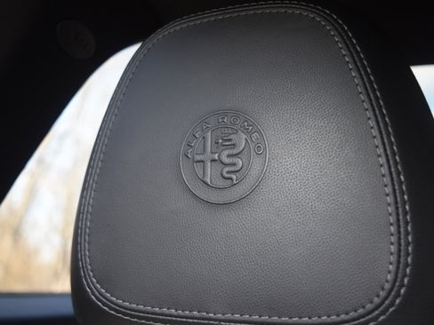 Used 2022 Alfa Romeo Giulia Veloce image 22