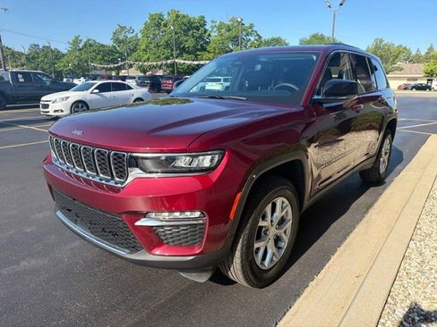 Used 2024 Jeep Grand Cherokee Limited AWD/4WD image 17