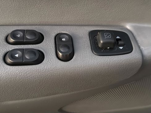 Used 2006 Ford E-150 and Econoline 150 XL Van 3D image 37