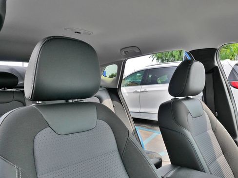 Used 2025 Chevrolet Trax LT w/ LT Convenience Package FWD image 13