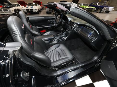 Used 2001 Chevrolet Corvette Convertible w/ Preferred Equipment Group2 RWD image 44