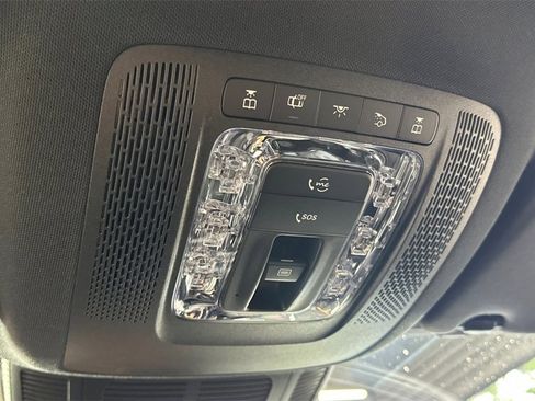 Used 2025 Mercedes-Benz GLS 450 4MATIC image 35