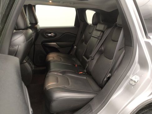 Used 2019 Jeep Cherokee Limited w/ Technology Group image 18