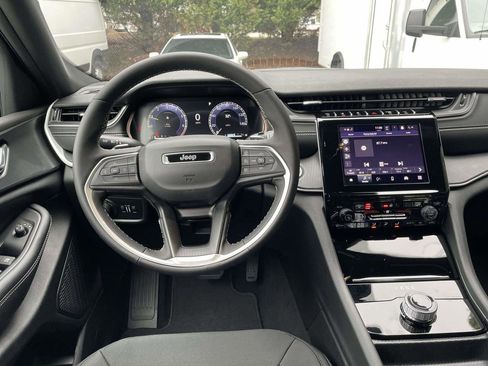 New 2025 Jeep Grand Cherokee Laredo w/ Luxury Tech Group I image 26