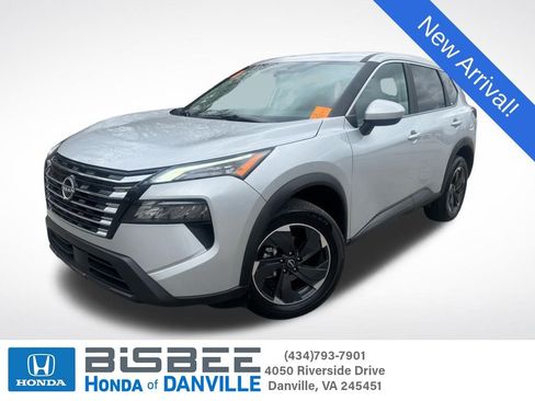 Used 2025 Nissan Rogue SV image 1