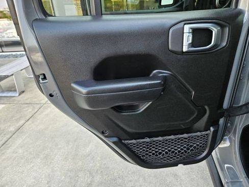 Used 2023 Jeep Wrangler Unlimited Rubicon 4xe w/ Cold Weather Group AWD/4WD image 18