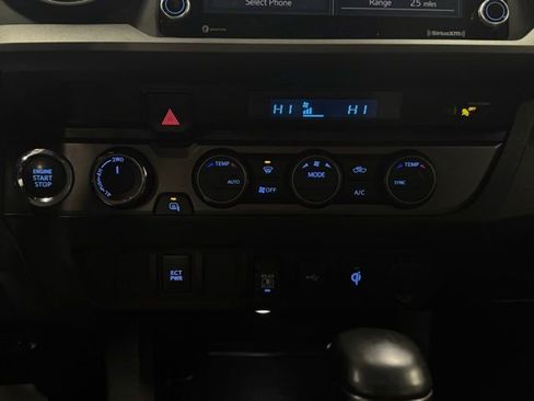 Used 2022 Toyota Tacoma TRD Sport image 27